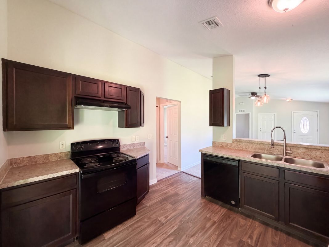 Property photo 2 of 705 5th St