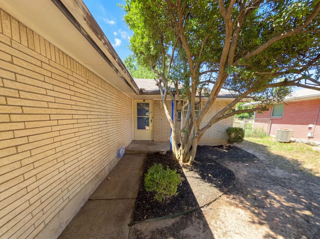 Property photo 1 of 7629 NW 14th St
