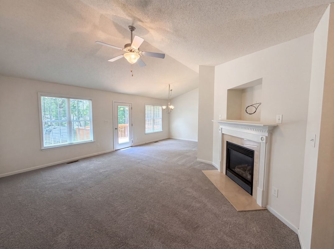 Property photo 3 of 470 Kinsman Ct