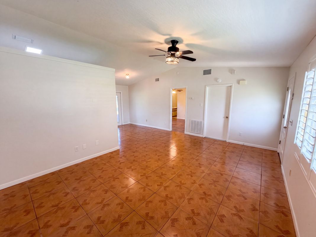 Property photo 3 of 1008 Lynbrook St NW