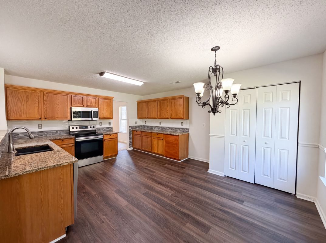 Property photo 2 of 2017 Sweet Bay Dr