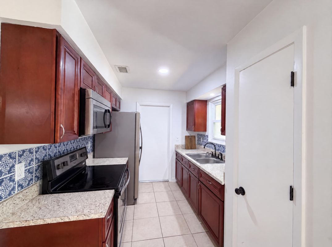 Property photo 2 of 7233 W Thomas Jefferson Cir W