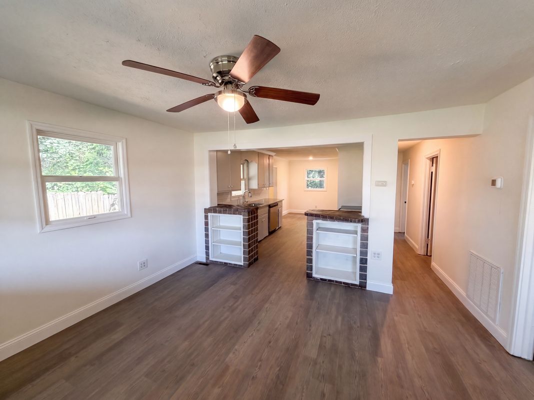 Property photo 3 of 1610 Martin Ave