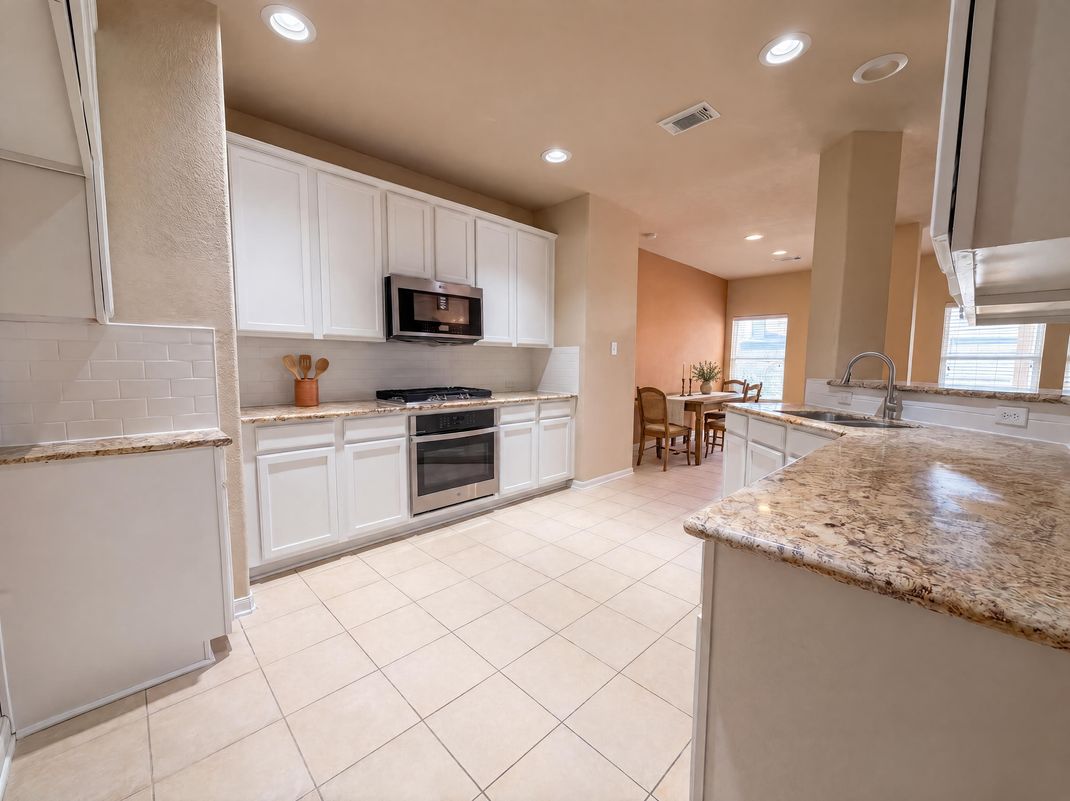 Property photo 2 of 7002 Crockett Ridge Dr