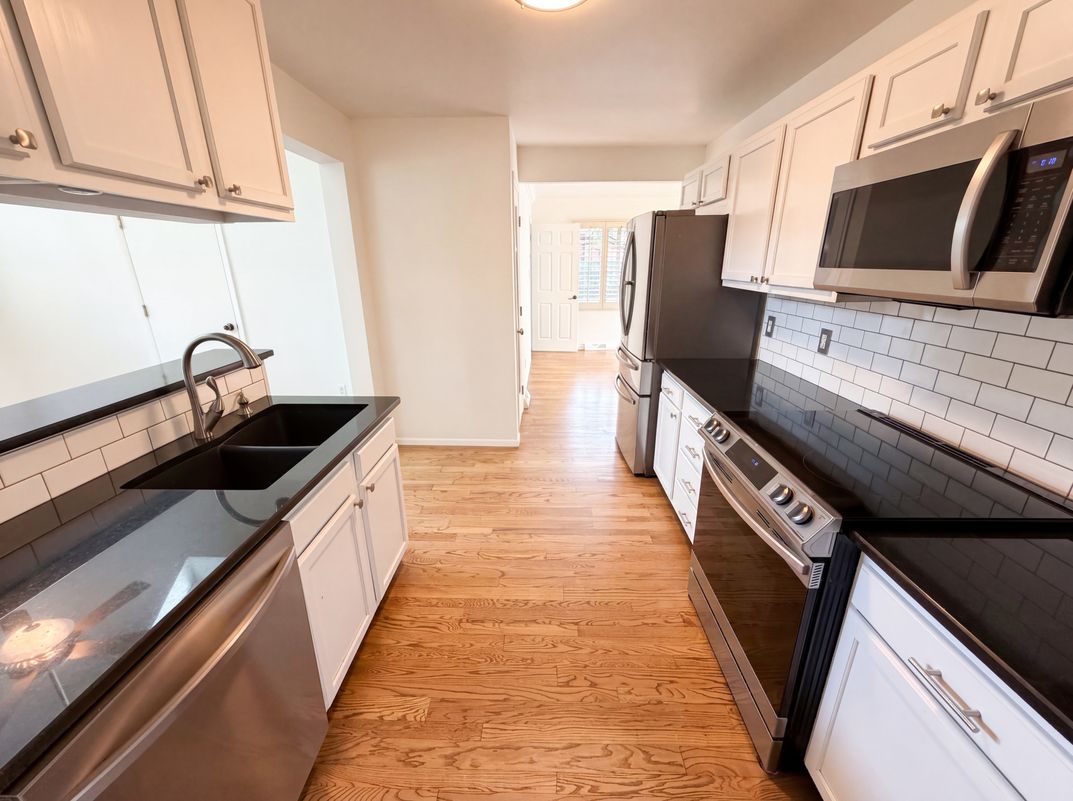 Property photo 2 of 1741 S Krameria Way