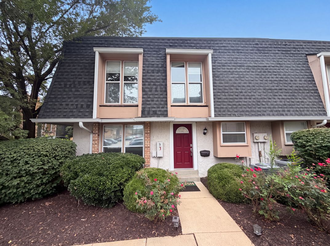 Property photo 1 of 1154 Rue La Chelle Walk # 1154