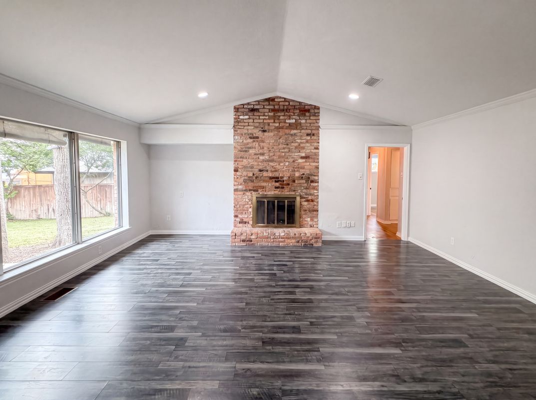 Property photo 3 of 8839 Sweetwater Dr