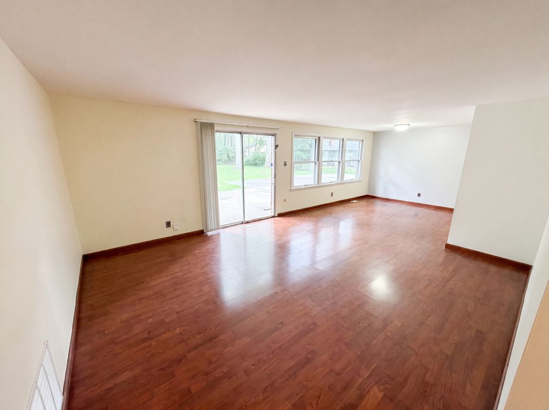 Property photo 3 of 1537 W 74th Pl