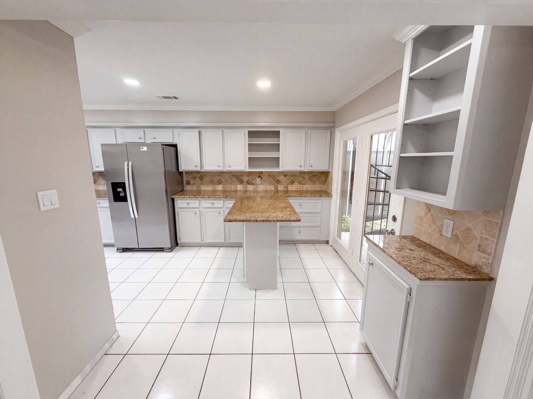 Property photo 2 of 1746 Cloister Dr Apt 32