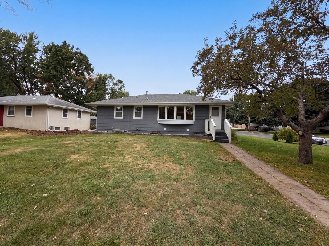 Property photo 1 of 6280 6th St NE