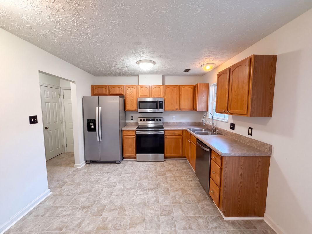 Property photo 2 of 7111 Pinecroft Ln