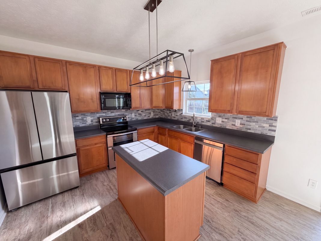 Property photo 2 of 2899 Armaugh Dr