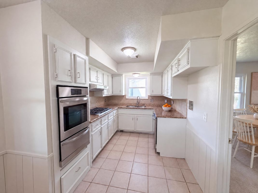 Property photo 3 of 609 Heather Ln
