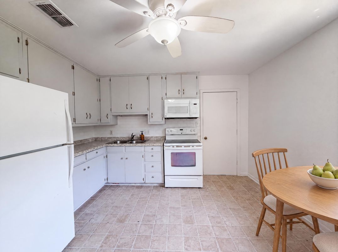Property photo 2 of 1213 S Ridgeway Dr