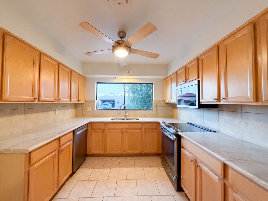 Property photo 2 of 7700 E Meadowbrook Ave