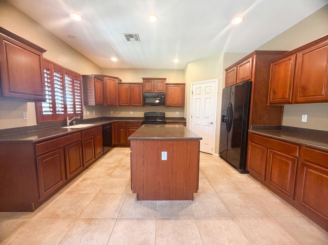 Property photo 2 of 7533 W Rushmore Way
