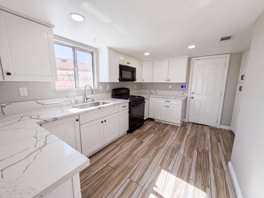 Property photo 2 of 16960 Sorrento Ln