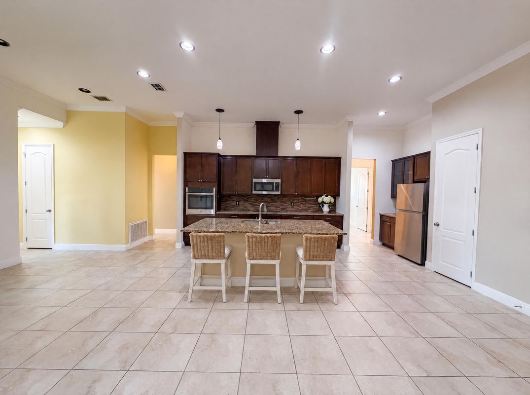 Property photo 2 of 918 Blackthorn Dr