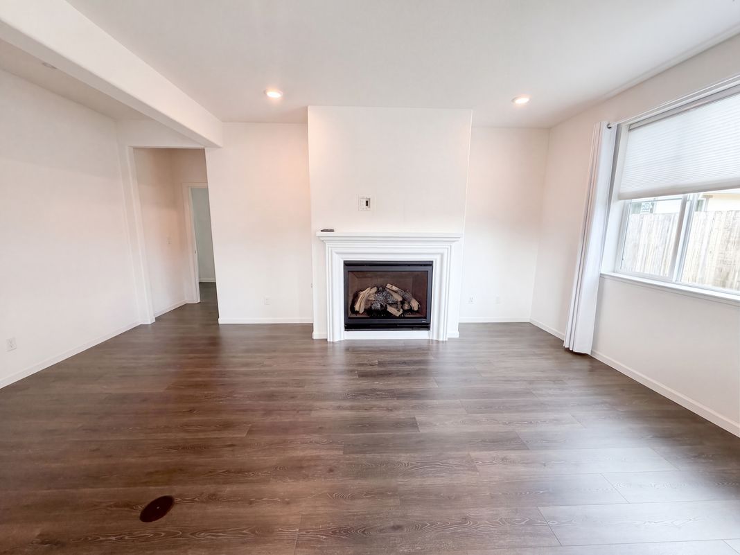 Property photo 3 of 4176 Gossamer St