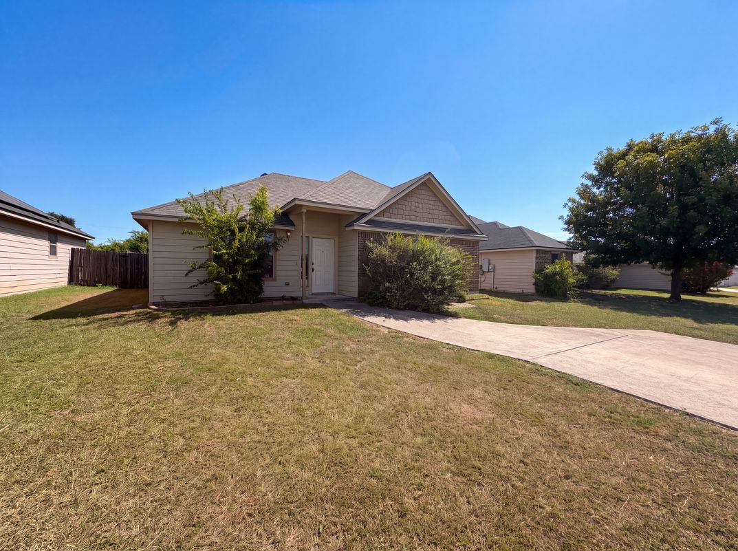 Photo 14 of 16 of 2512 Saulsbury Dr, Temple, TX