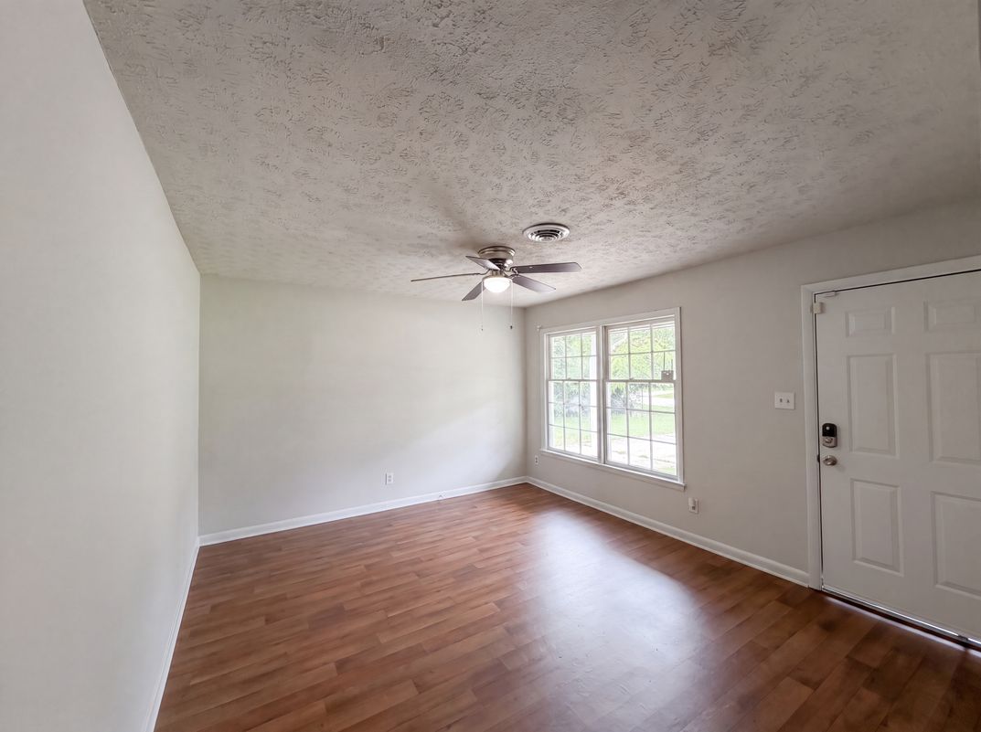 Property photo 3 of 6616 Amanda Cir