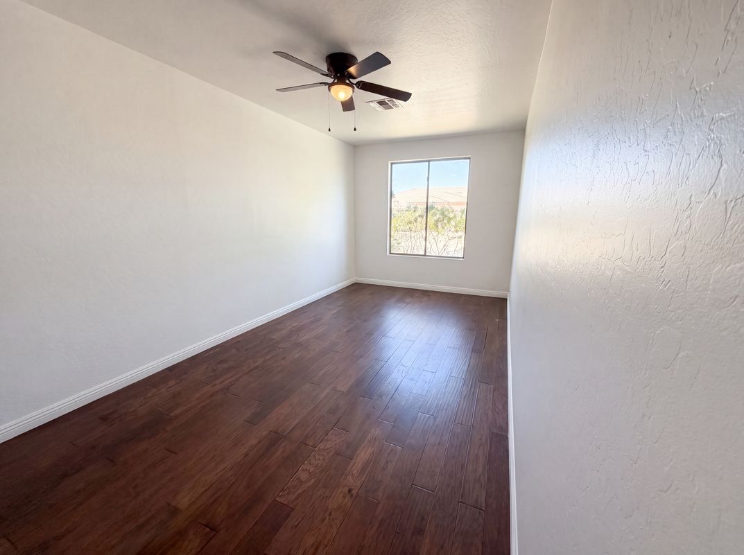Photo 16 of 35 of 17645 W Hale Bopp Dr, Goodyear, AZ