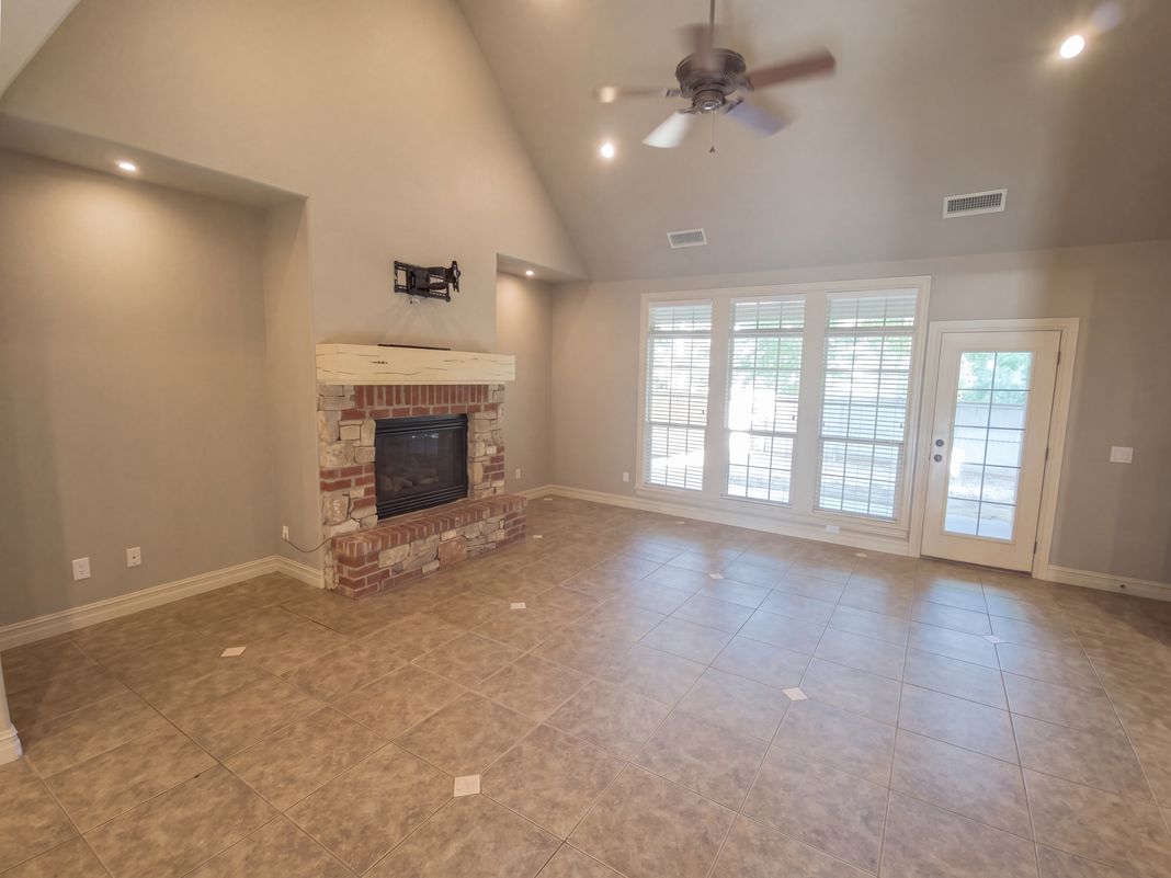 Property photo 3 of 3908 N Pine Ave
