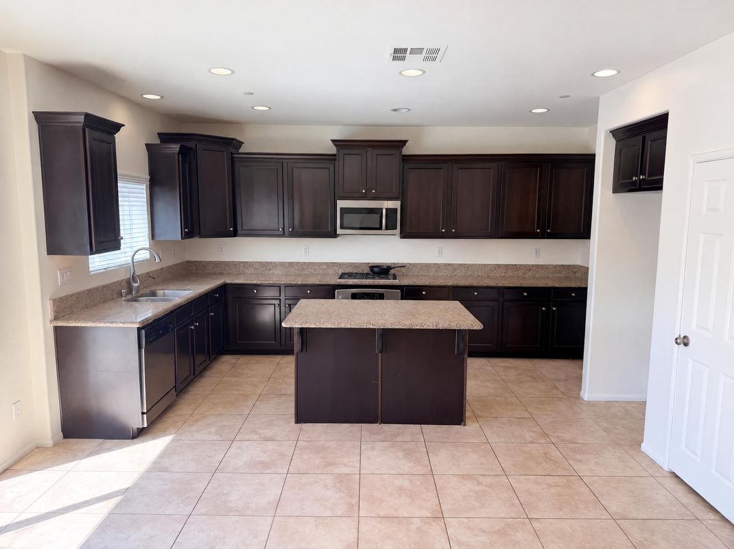 Property photo 2 of 40959 Vauxhall Ct