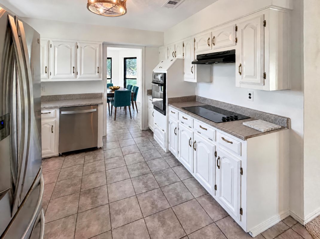 Property photo 2 of 1106 N Atkins Dr