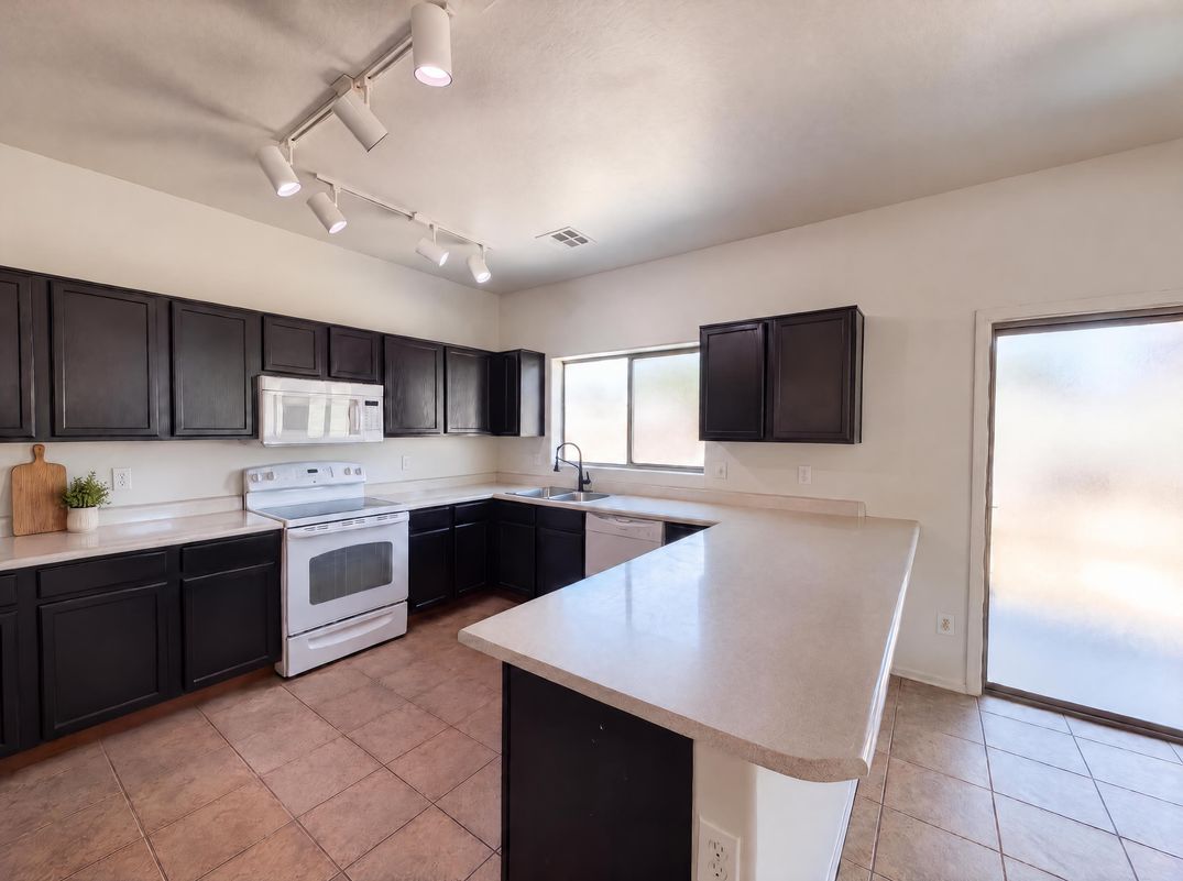 Property photo 2 of 25660 W Elwood St