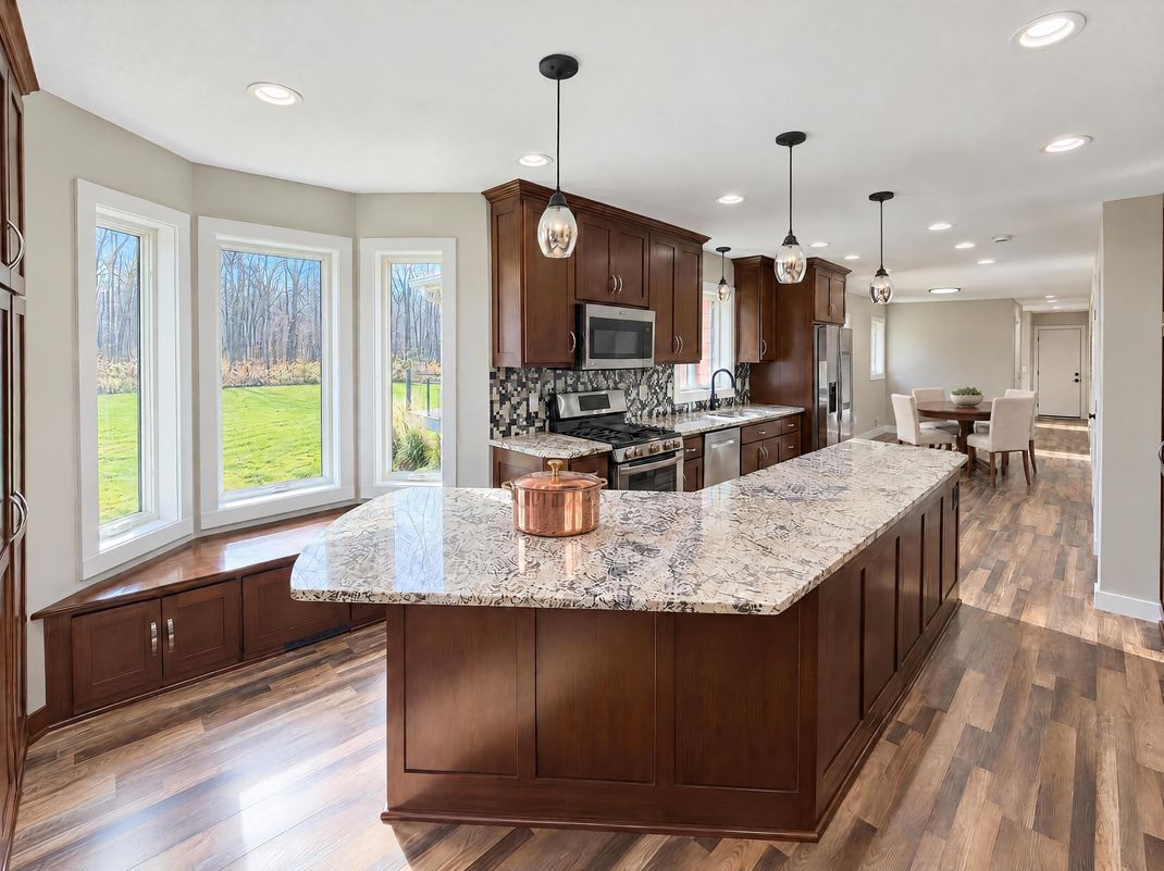 Property photo 3 of 1100 Lonsdale Blvd E