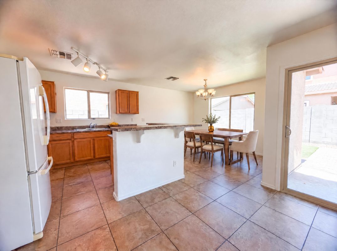 Property photo 2 of 2232 E Cochise Ave