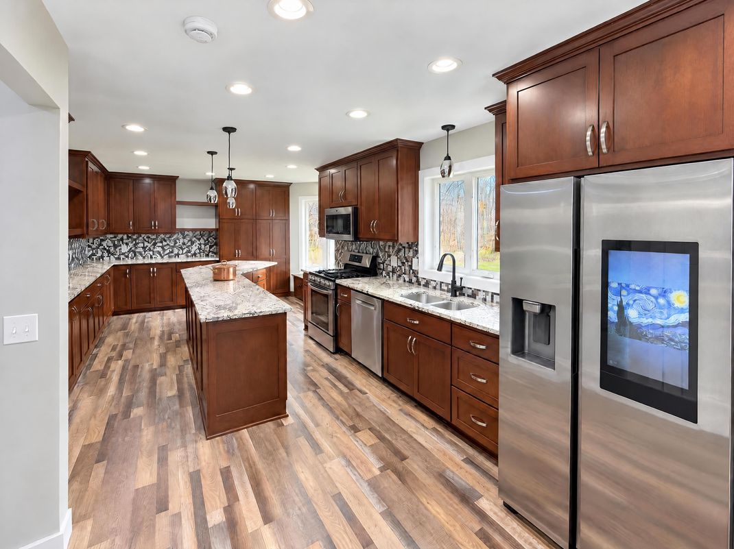 Property photo 2 of 1100 Lonsdale Blvd E