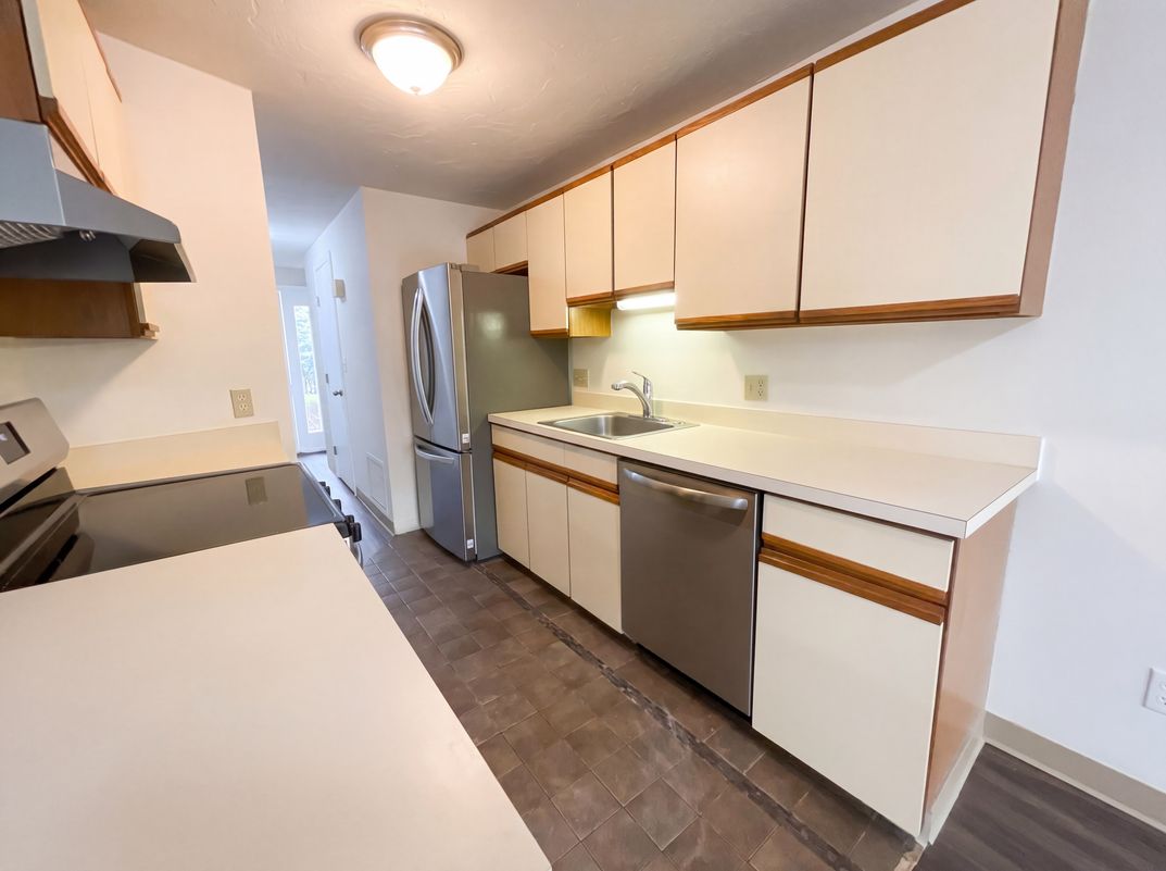 Property photo 2 of 20 Lordvale Blvd #202