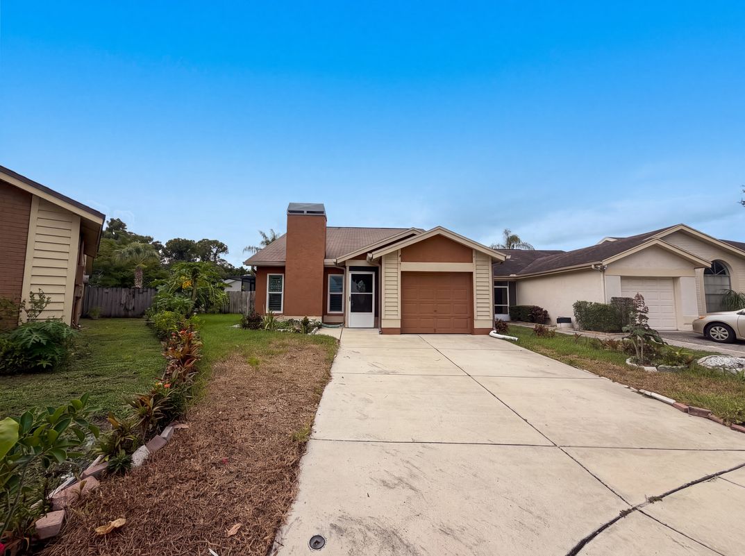 Photo 15 of 17 of 11648 Hidden Hollow Cir, Tampa, FL