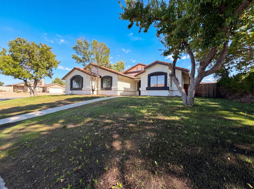 Photo 20 of 25 of 42355 Willeta Ave, Lancaster, CA