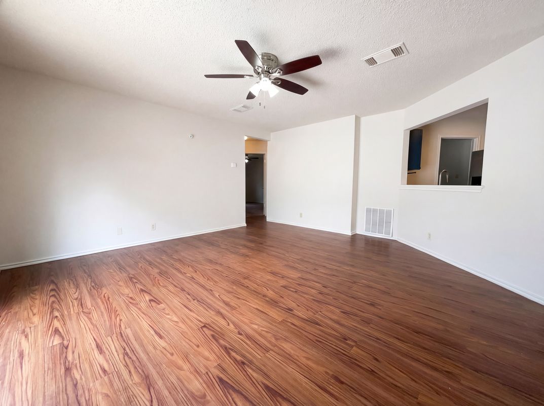 Property photo 3 of 3741 Candlebluff Dr