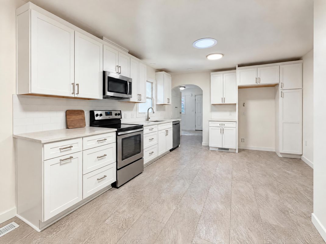 Property photo 2 of 1341 N Clark St