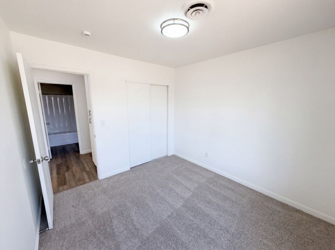 Photo 4 of 44 of 4018 Shady Oak Dr, Las Vegas, NV