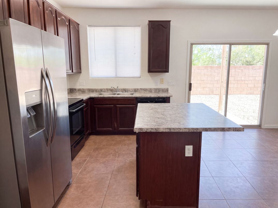 Photo 9 of 24 of 17533 W Mandalay Ln, Surprise, AZ