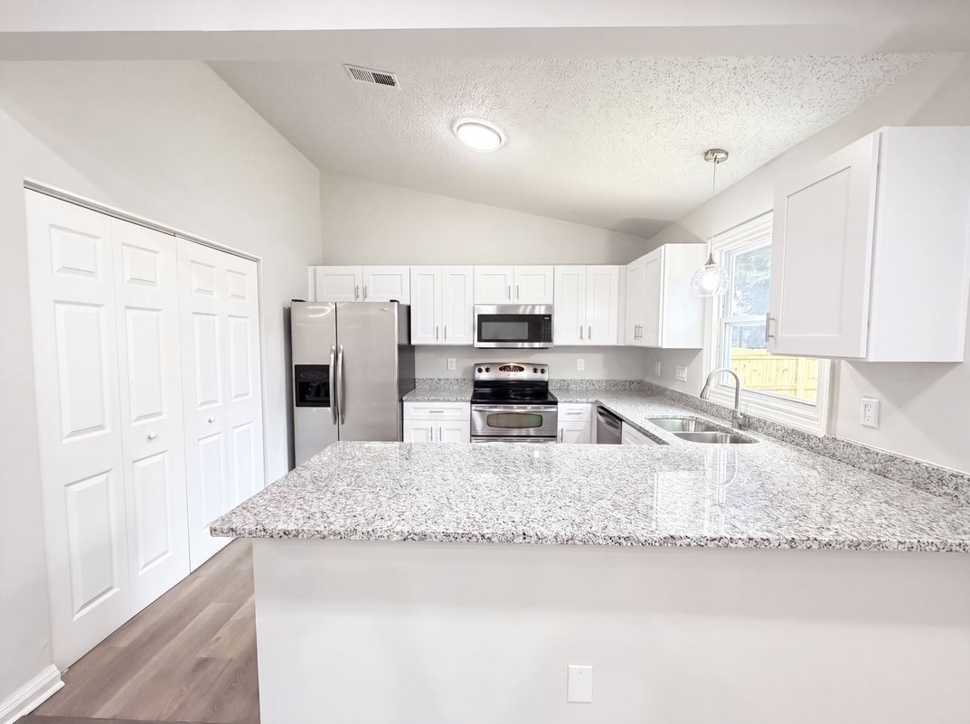 Property photo 2 of 8822 Hunter Green Ln