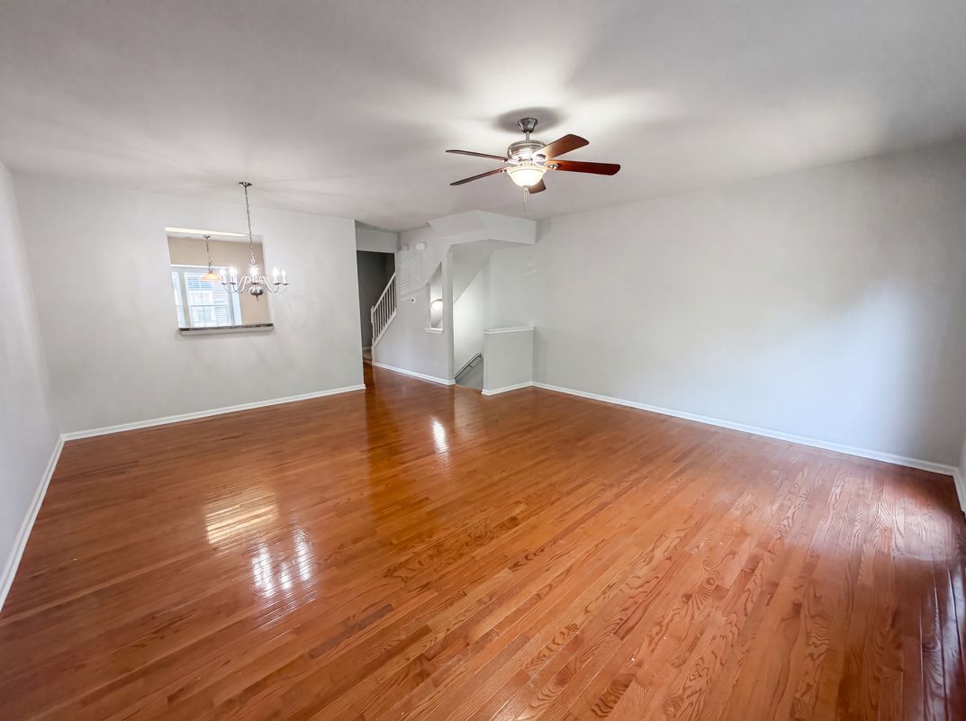 Property photo 3 of 104 Sylvan Oak Way