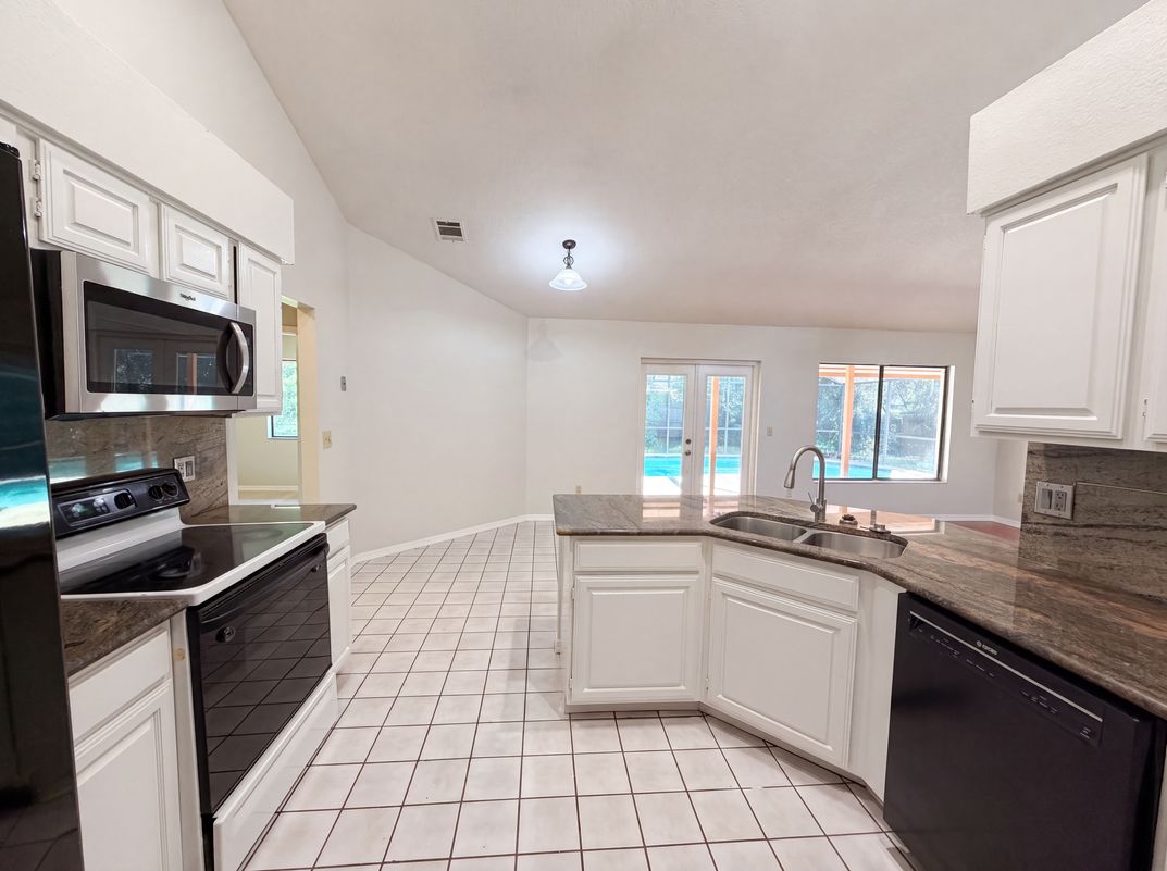 Property photo 2 of 332 Sprucewood Rd
