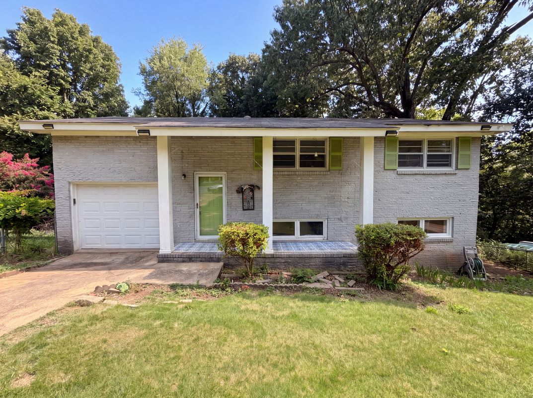 Property photo 1 of 325 19th Court Cir NE