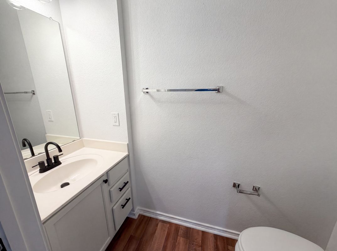 Photo 10 of 20 of 5406 S Hearsey Dr, Austin, TX