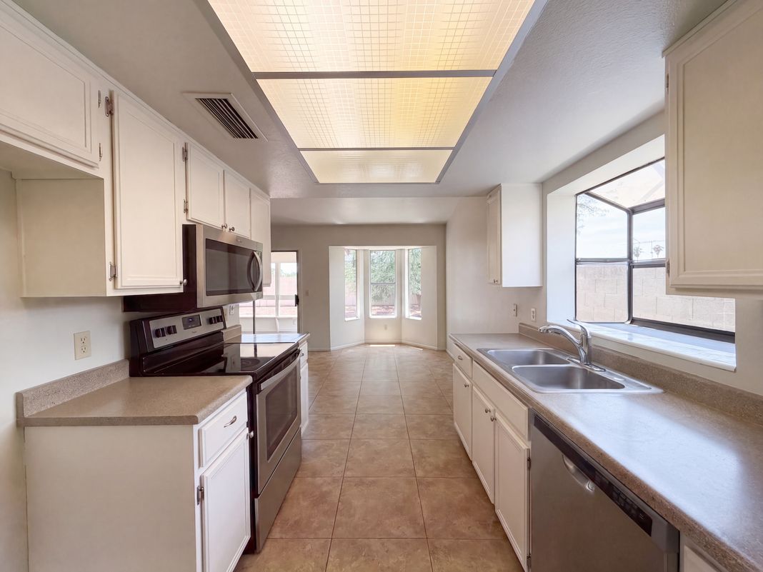 Property photo 2 of 10701 W Campbell Ave