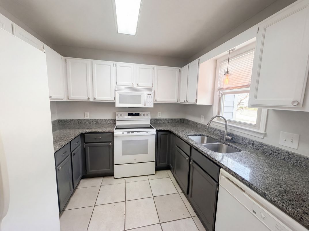 Property photo 2 of 5621 Split Oak Way