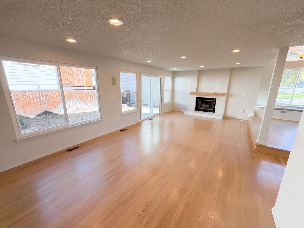 Property photo 3 of 10471 W 83rd Pl