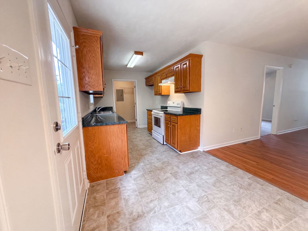 Property photo 3 of 685 Douglas Ave