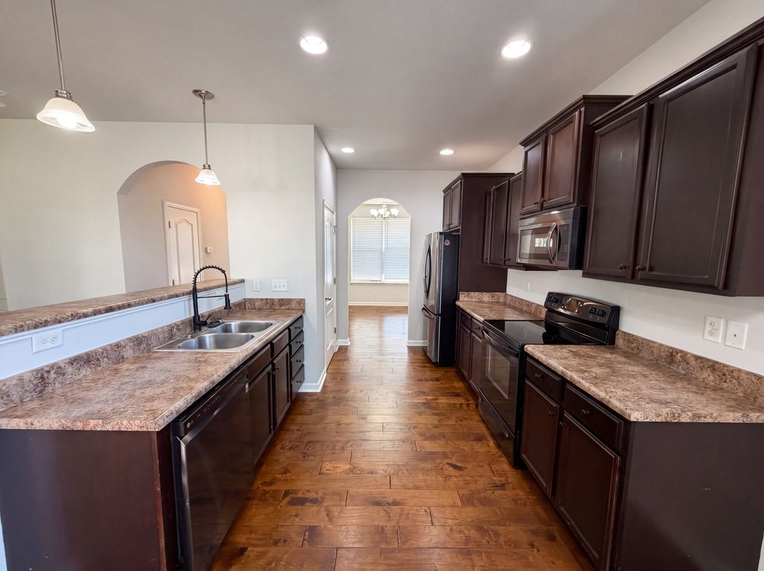 Property photo 2 of 129 Saddlebrook Ave